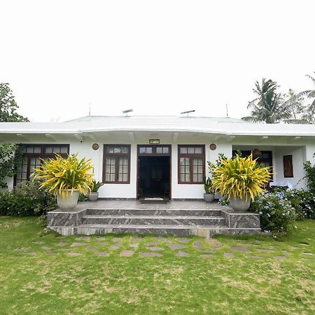 Man Mountain Villa Matale Exterior photo